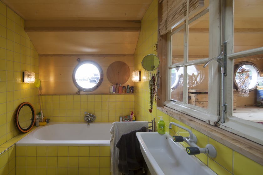 La Gondola house boat Refurbishment bath room